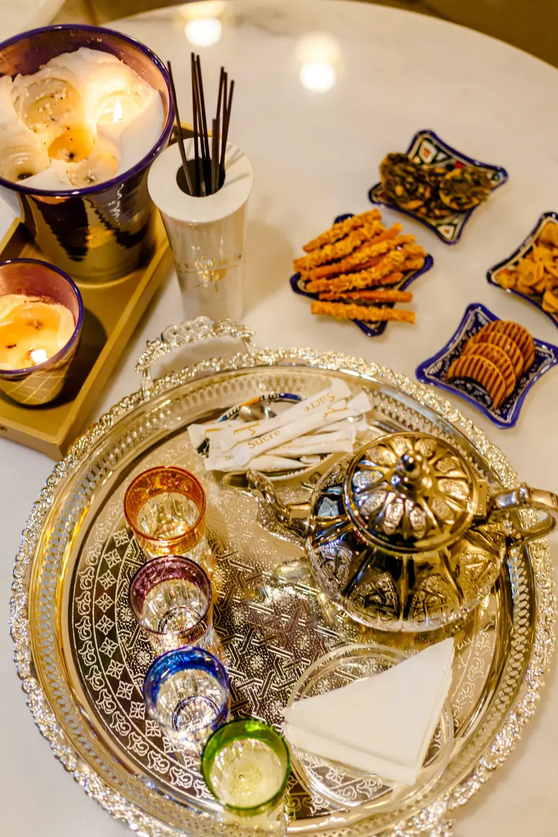 Moroccan tea tray with pastries in a spa - Dragonzay Photography