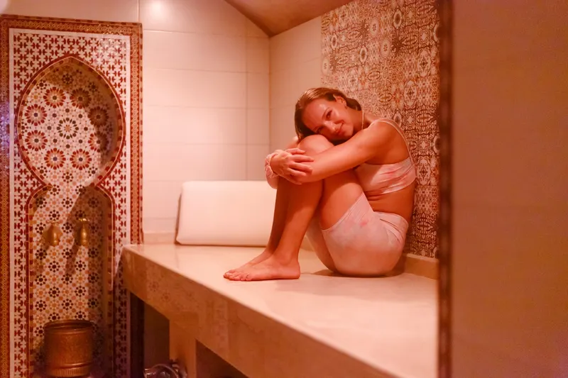 Relaxing moment in a marble hammam - Dragonzay Photography