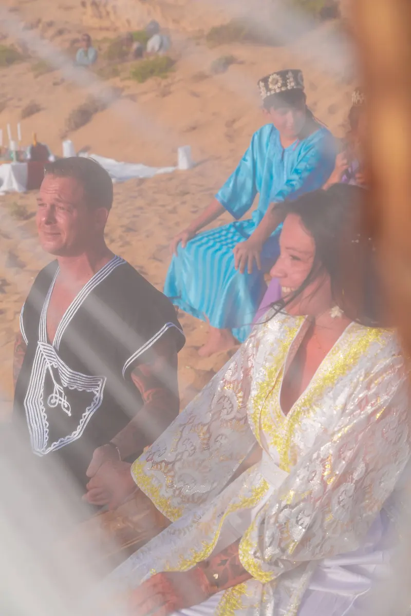 Couple in traditional outfits dancing on the beach - Dragonzay Photography