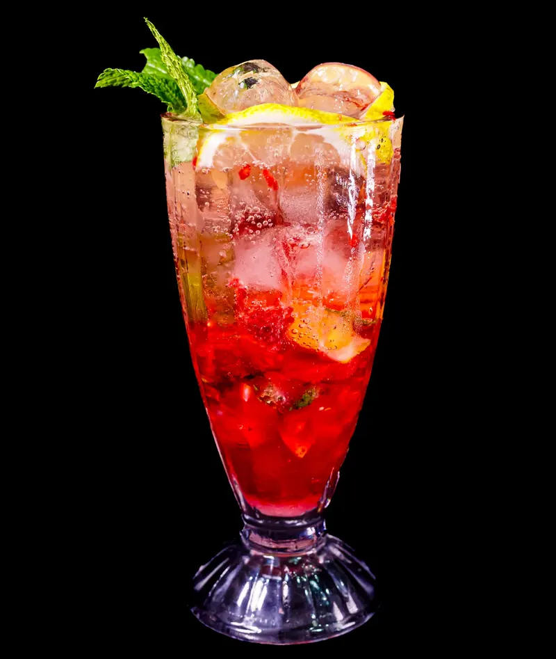 Red fruit cocktail with crushed ice - Dragonzay Photography