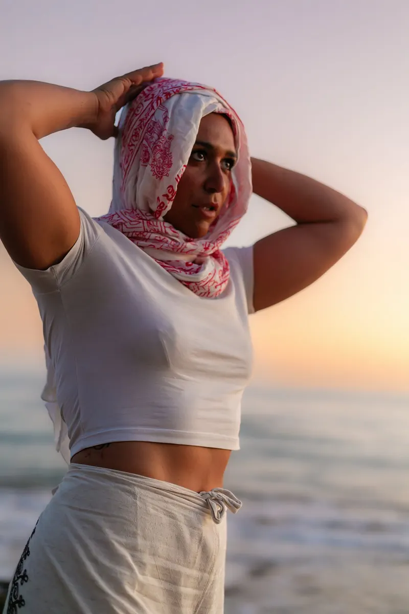 Woman in a pink scarf posing on the beach - Dragonzay Photography