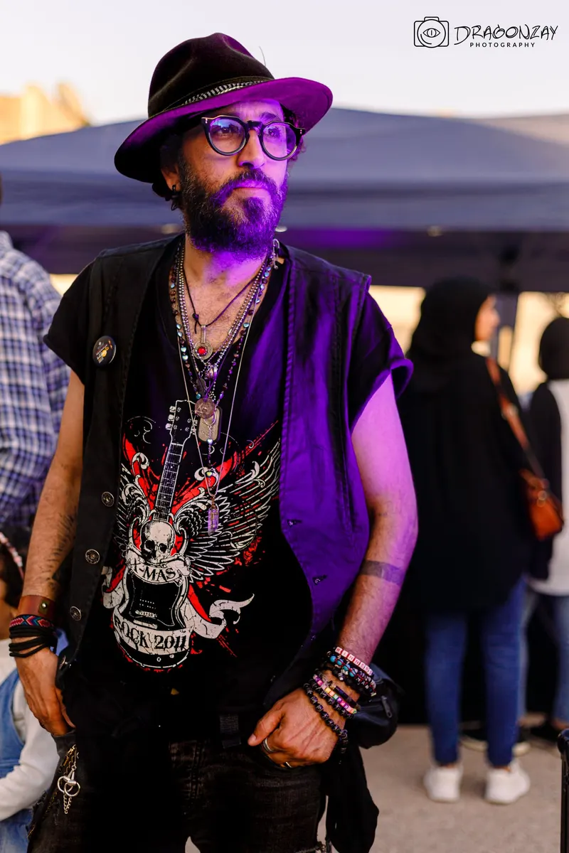 Artistic portrait of a bearded man in a hat and round glasses - Dragonzay Photography