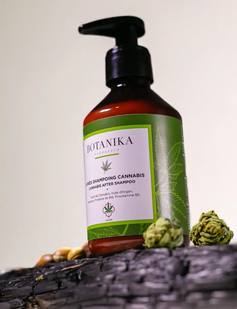 Shampoing Botanika au cannabis, packshot - Dragonzay Photography