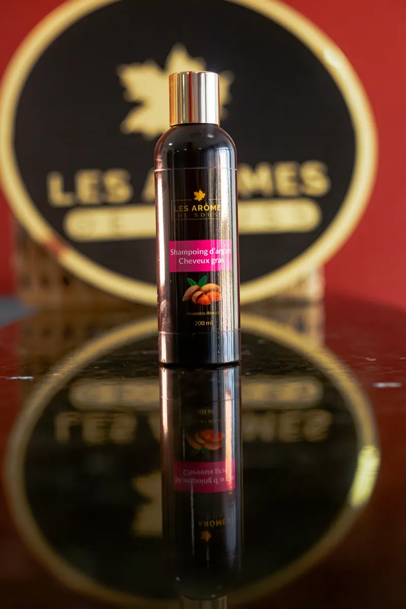 Parfum et shampoing Les Arômes sur fond noir réfléchissant - Dragonzay Photography