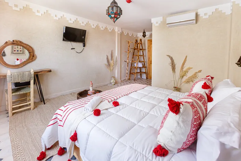 Chambre d hôtes décorée de pétales de roses, Agadir - Dragonzay Photography