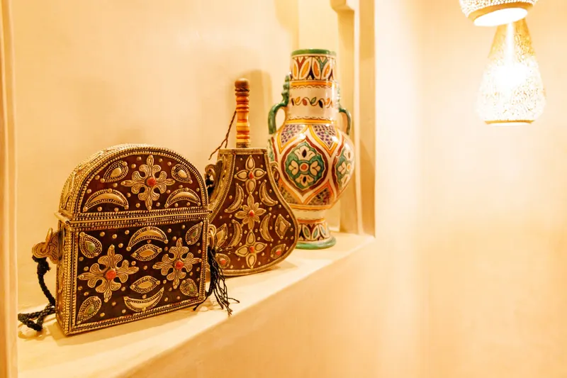 Decorative Moroccan pottery and trays - Dragonzay Photography