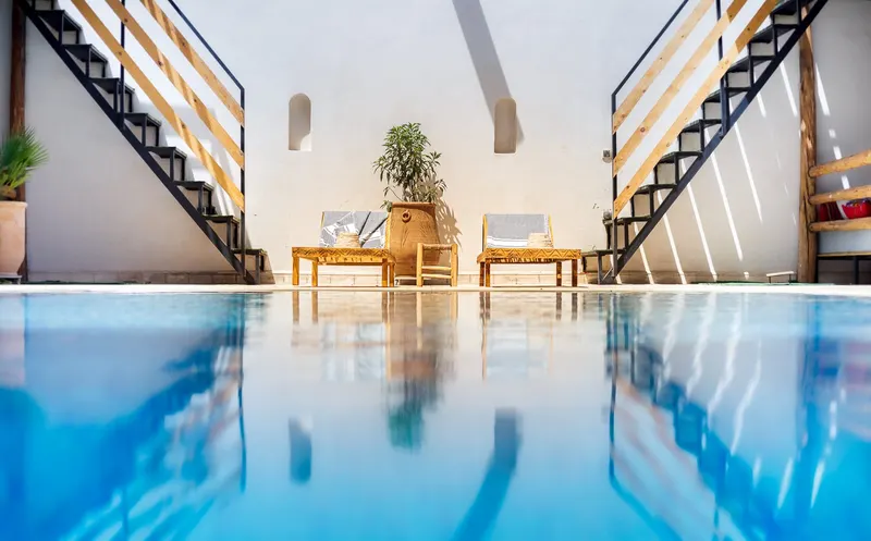 Rooftop pool of a guest house - Dragonzay Photography