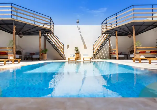 Rooftop pool of a guest house - Dragonzay Photography