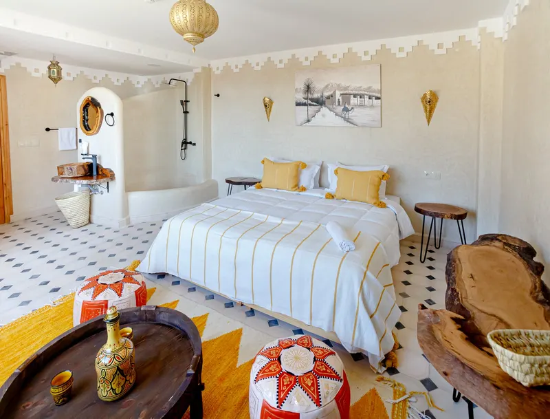 Room with wooden bunk beds and a Berber rug - Dragonzay Photography