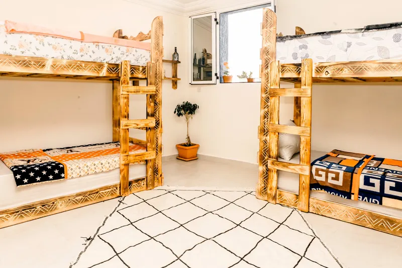 Room with wooden bunk beds and a Berber rug - Dragonzay Photography